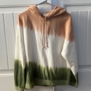 NWOT Urban Daizy tie dye sweatshirt